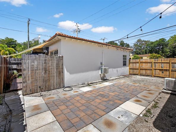 1121 NE 2nd St, Fort Lauderdale FL 33301