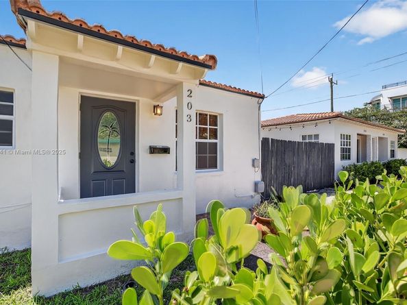 1121 NE 2nd St, Fort Lauderdale FL 33301