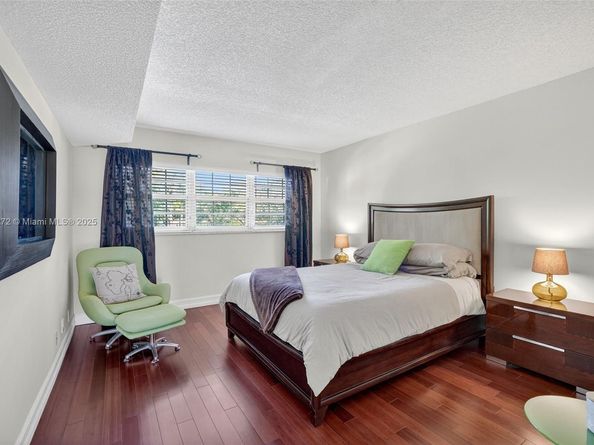 3611 Oaks Clubhouse Dr 202, Pompano Beach FL 33069