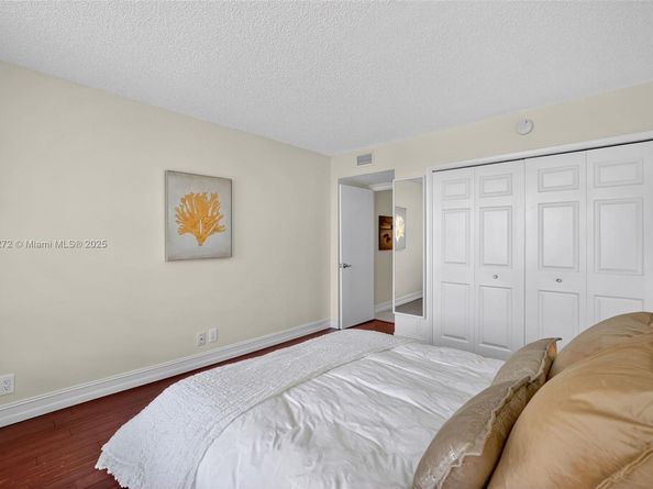 3611 Oaks Clubhouse Dr 202, Pompano Beach FL 33069