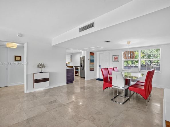 3611 Oaks Clubhouse Dr 202, Pompano Beach FL 33069