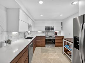 3611 Oaks Clubhouse Dr 202, Pompano Beach FL 33069