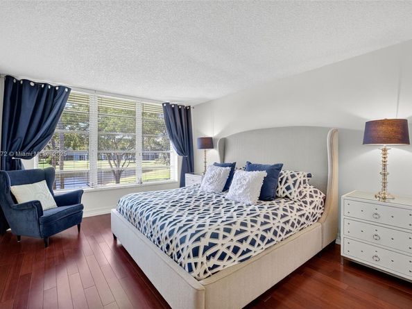 3611 Oaks Clubhouse Dr 202, Pompano Beach FL 33069