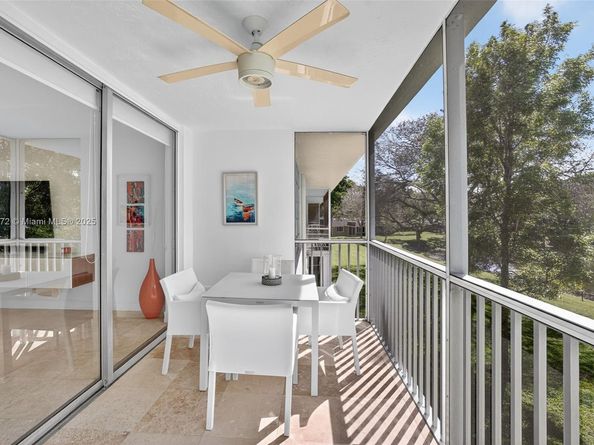 3611 Oaks Clubhouse Dr 202, Pompano Beach FL 33069