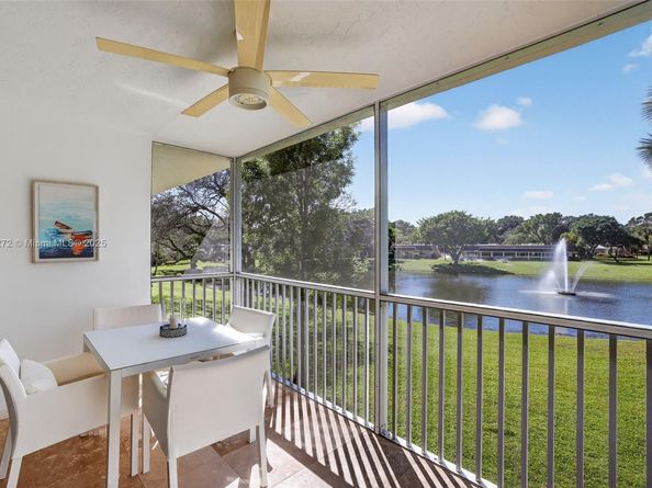 3611 Oaks Clubhouse Dr 202, Pompano Beach FL 33069