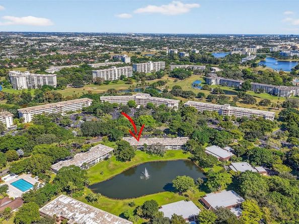 3611 Oaks Clubhouse Dr 202, Pompano Beach FL 33069