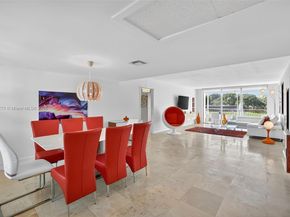 3611 Oaks Clubhouse Dr 202, Pompano Beach FL 33069