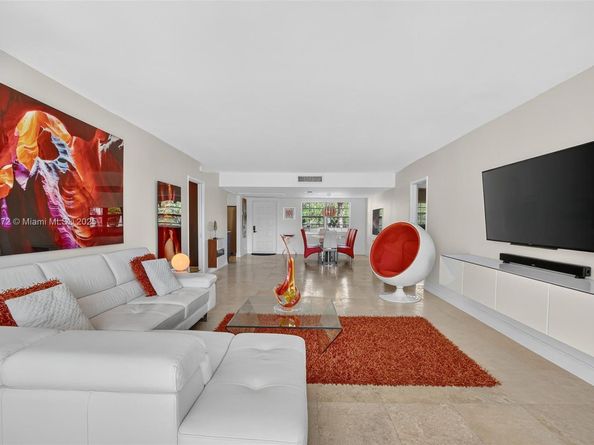 3611 Oaks Clubhouse Dr 202, Pompano Beach FL 33069