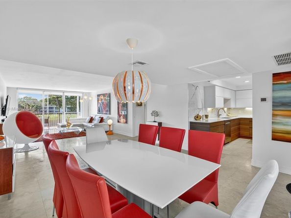 3611 Oaks Clubhouse Dr 202, Pompano Beach FL 33069