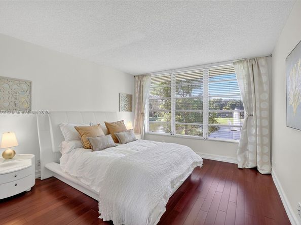 3611 Oaks Clubhouse Dr 202, Pompano Beach FL 33069