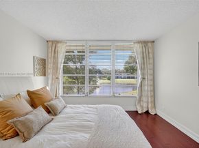 3611 Oaks Clubhouse Dr 202, Pompano Beach FL 33069