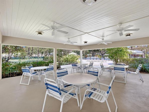 3611 Oaks Clubhouse Dr 202, Pompano Beach FL 33069