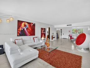 3611 Oaks Clubhouse Dr 202, Pompano Beach FL 33069