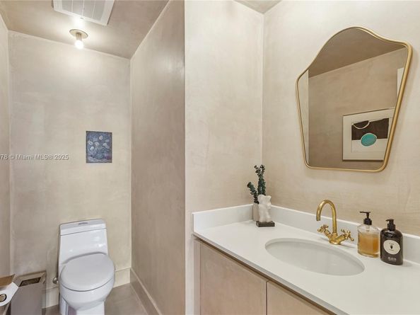 121 NE 34th St 2408, Miami FL 33137