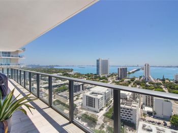 121 NE 34th St