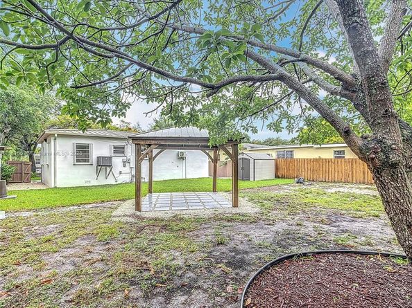 1535 NW 124th St, North Miami FL 33167