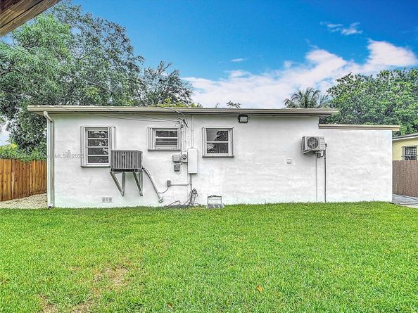 1535 NW 124th St, North Miami FL 33167