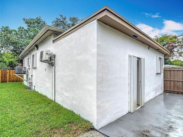 1535 NW 124th St, North Miami FL 33167