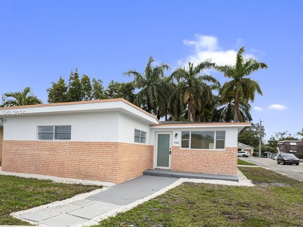 988 NW 10th St, Hallandale Beach FL 33009