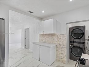 988 NW 10th St, Hallandale Beach FL 33009