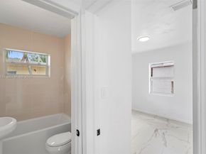 988 NW 10th St, Hallandale Beach FL 33009