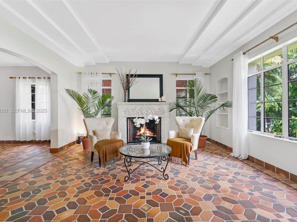 492 NE 55th St, Miami FL 33137