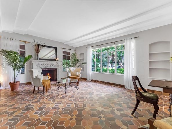 492 NE 55th St, Miami FL 33137