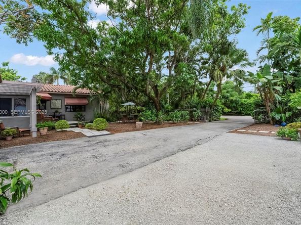 492 NE 55th St, Miami FL 33137