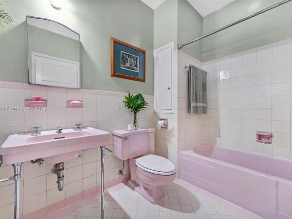 492 NE 55th St, Miami FL 33137