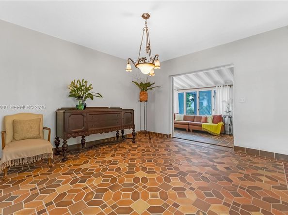 492 NE 55th St, Miami FL 33137