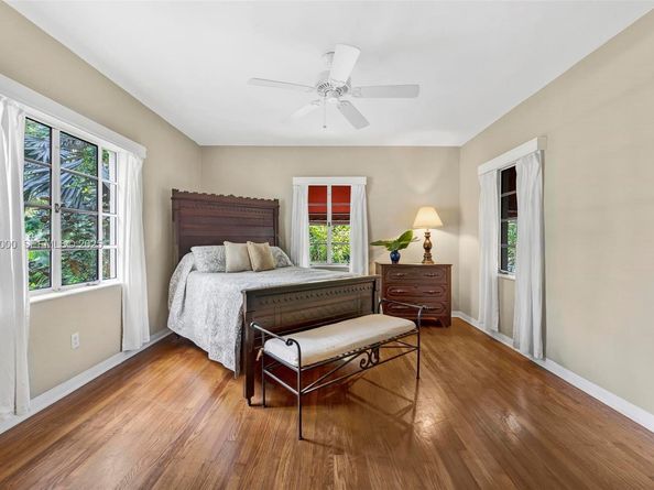 492 NE 55th St, Miami FL 33137