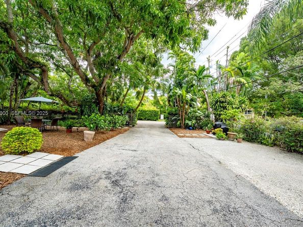 492 NE 55th St, Miami FL 33137