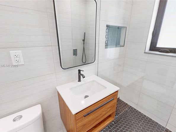 702 86th St, Miami Beach FL 33141