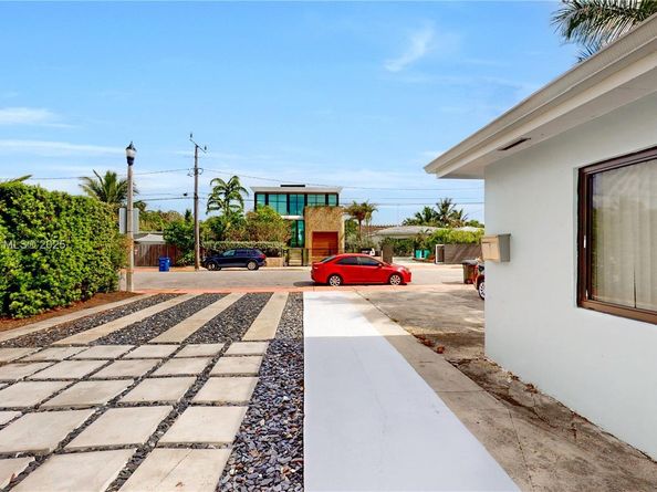 702 86th St, Miami Beach FL 33141
