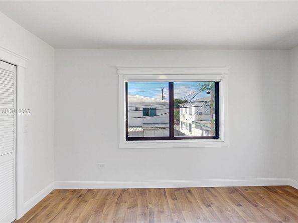 702 86th St, Miami Beach FL 33141