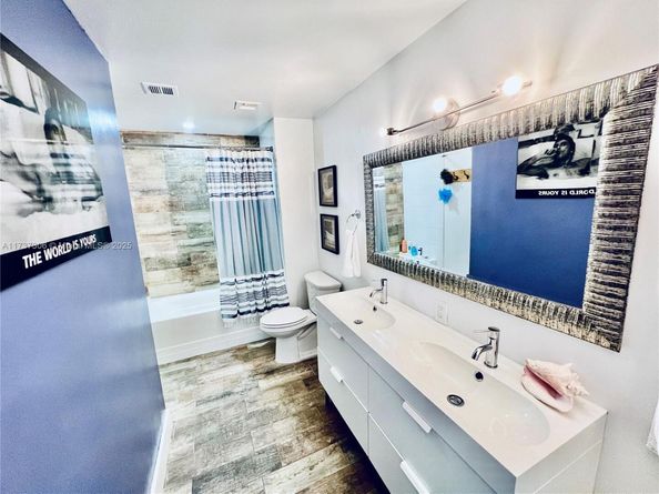 13499 Biscayne Blvd PH1705, North Miami FL 33181