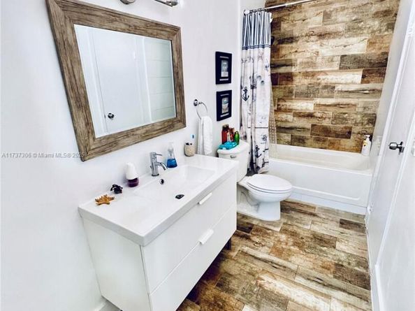 13499 Biscayne Blvd PH1705, North Miami FL 33181