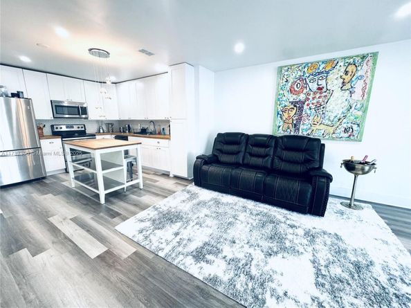 13499 Biscayne Blvd PH1705, North Miami FL 33181