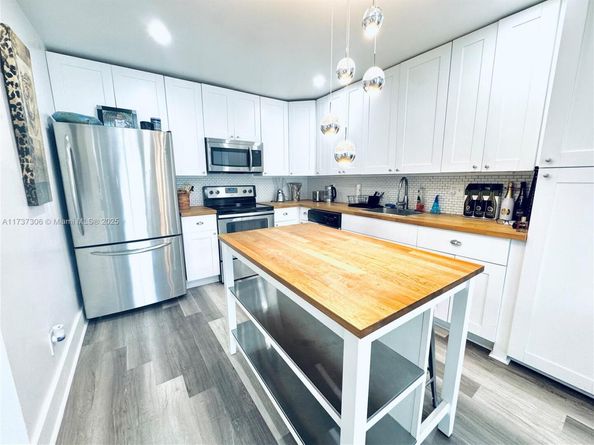 13499 Biscayne Blvd PH1705, North Miami FL 33181