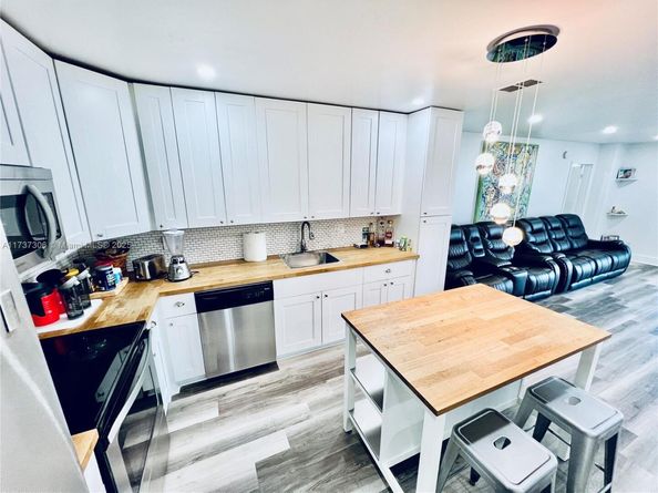 13499 Biscayne Blvd PH1705, North Miami FL 33181