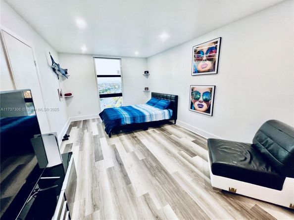 13499 Biscayne Blvd PH1705, North Miami FL 33181