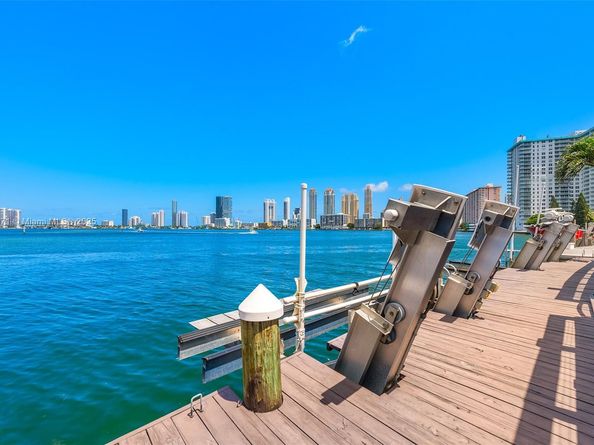 3927 NE 171st St C, North Miami Beach FL 33160