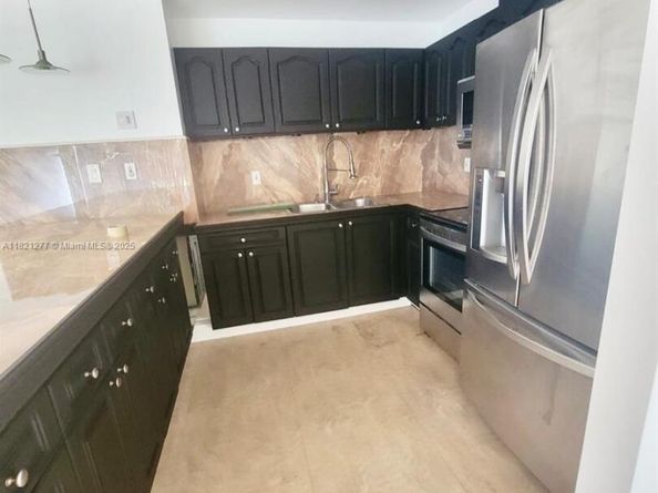 9449 SW 76th St T2, Miami FL 33173