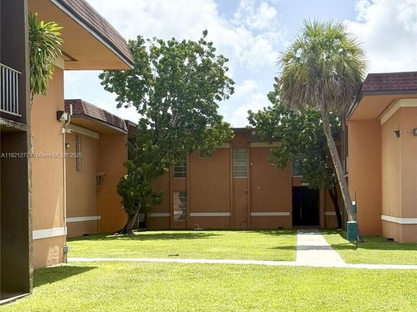 9449 SW 76th St T2, Miami FL 33173