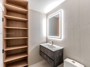 4144 Alton Rd, Miami Beach FL 33140