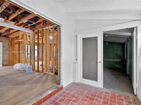 2850 NW 4th St, Miami FL 33125