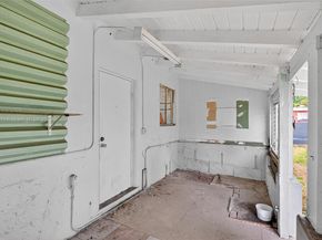 2850 NW 4th St, Miami FL 33125