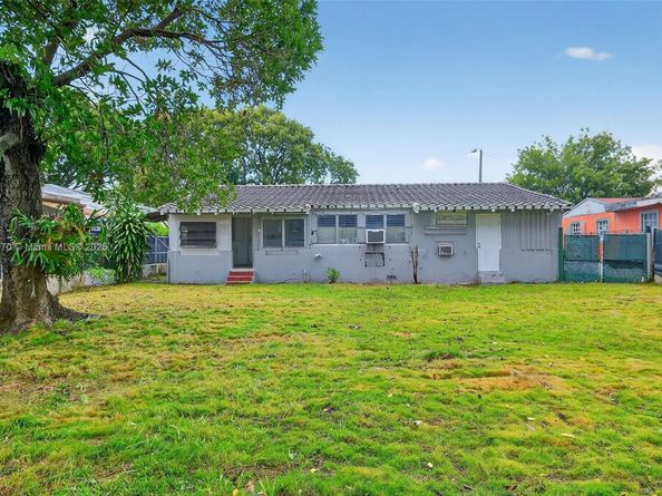 2850 NW 4th St, Miami FL 33125