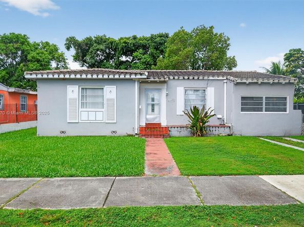 2850 NW 4th St, Miami FL 33125