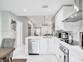 372 W Riverbend Dr, Sunrise FL 33326